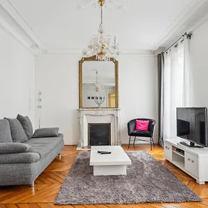 Apartment Luxury La Tour, Paris
