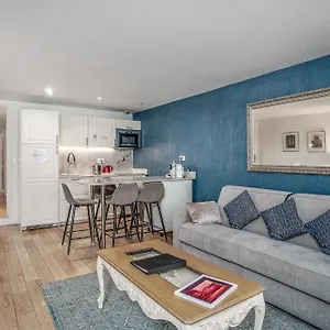 Apartment Du Louvre St Honore, Paris